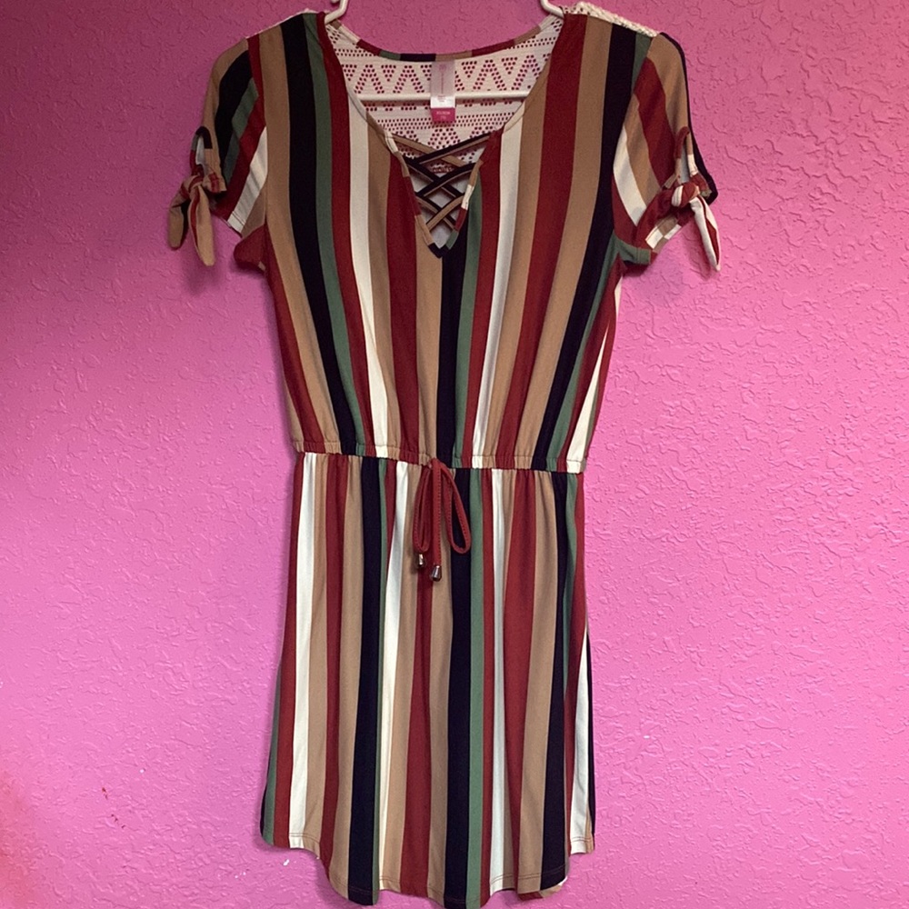 Size XS dress thats tan, red, green, white, and black. Brand no boundaries.